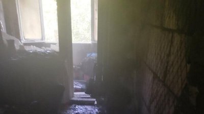 В Одеській області зайнялась квартира, двох людей госпіталізували