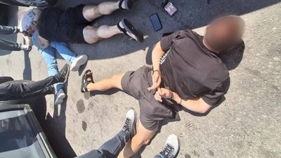 Трьох черкащан підозрюють у організації виїзду за кордон