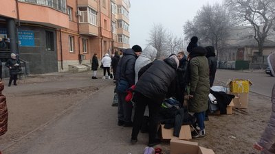 У Полтаві для ВПО роздають речі: скільки видали та хто може отримати У Полтаві для ВПО роздають речі: скільки видали та хто може отримати