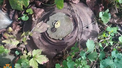 Піротехніки Дніпропетровщини знищили бойову частину ракети "Іскандер" Піротехніки Дніпропетровщини знищили бойову частину ракети "Іскандер"