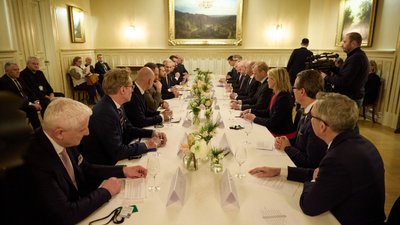 Президент України Володимир Зеленський під час зустрічі з норвезьким бізнесом, 13 грудня 2023 рік, Осло. Фото: офіс президента України Президент України Володимир Зеленський під час зустрічі з норвезьким бізнесом, 13 грудня 2023 рік, Осло. Фото: офіс президента України