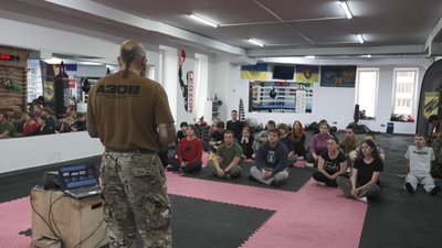 У Тернополі бійці "Азову" провели навчання з тактичної медицини