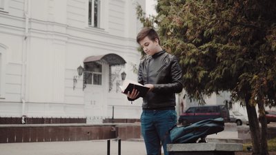У Сумах підліток колекціонує автографи відомих людей У Сумах підліток колекціонує автографи відомих людей
