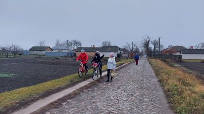 Мобільно та екологічно: у селі на Черкащині вся школа їздить на велосипедах Мобільно та екологічно: у селі на Черкащині вся школа їздить на велосипедах