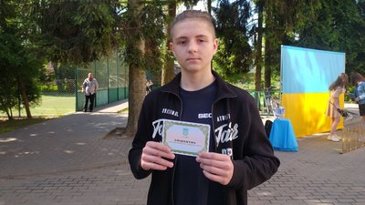 У луцьких школах дев'ятикласникам вручили атестати. Як це було У луцьких школах дев'ятикласникам вручили атестати. Як це було