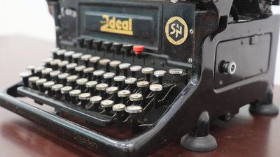 Друкарська машинка “Naumann Ideal D”