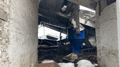 "За дві години прилітало по 200 снарядів": як працює пошкоджена окупантами ферма на Харківщині