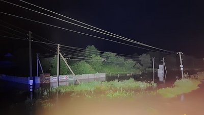 Рівненщину накрила негода: дерава на хатах і дорогах, підтоплення і села без світла Рівненщину накрила негода: дерава на хатах і дорогах, підтоплення і села без світла