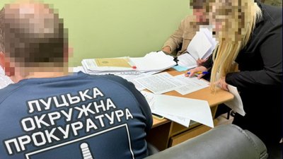 Оголошення підозри двом працівницям ліцею в Луцьку