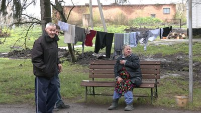 ПЕРЕСЕЛЕНЦІ ЖИВУТЬ В КОЛИШНІЙ АМБУЛАТОРІЇ