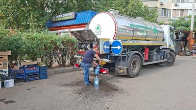 Машини з водою у Пересипському районі Одеси 19 вересеня 2026 року