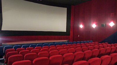 "Могли збанкрутувати". Кінотеатр "Чернівці" відновлює роботу після карантину