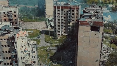 Зруйновані багатоповерхівки в Покровську