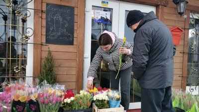У "Благокаві" продавали квіти, щоб придбати обладнання для військових У "Благокаві" продавали квіти, щоб придбати обладнання для військових