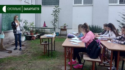 Уроки надворі проводять в Ужгородській школі № 3 Уроки надворі проводять в Ужгородській школі № 3