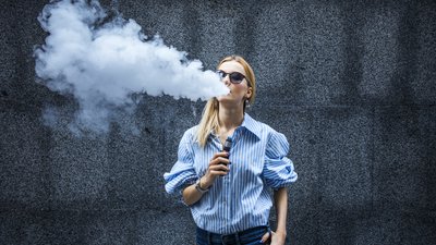 Куріння: шкода звичайних та електронних сигарет, і як це впливає на здоров'я Куріння: шкода звичайних та електронних сигарет, і як це впливає на здоров'я