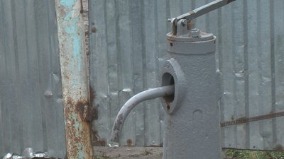 У разі припинення водопостачання в будинках, вода зникне і в колонці, проте – не одразу. 30 листопада 2022 рік У разі припинення водопостачання в будинках, вода зникне і в колонці, проте – не одразу. 30 листопада 2022 рік