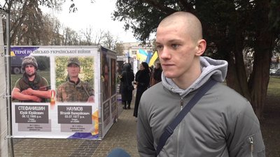"Ціна війни": у центрі Тернополя вшановують загиблих військовослужбовців