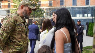 В Ужгороді ще три родини військовослужбовців отримали квартири В Ужгороді ще три родини військовослужбовців отримали квартири