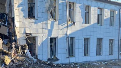 У трьох зруйнованих внаслідок обстрілів школах Апостолового навчання неможливе — голова Криворізької РВА