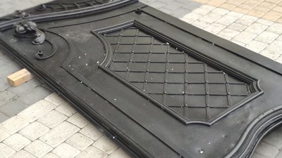 В Архикатедральму соборі УГКЦ в Тернополі встановлюють відреставровані двері