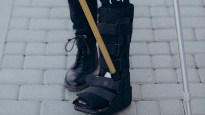 Мама під уламками будинку лежала три години. Як родина з Сєвєродонецька під обстрілами втікали до Чернівців Мама під уламками будинку лежала три години. Як родина з Сєвєродонецька під обстрілами втікали до Чернівців