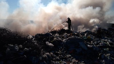 На Дніпропетровщині горить полігон побутових відходів На Дніпропетровщині горить полігон побутових відходів