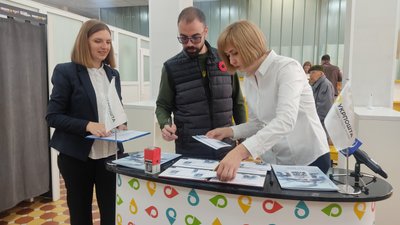 Має стати пророчою: у Житомирі погасили чергову поштову марку "Русскій воєнний флот — до дна!" Має стати пророчою: у Житомирі погасили чергову поштову марку "Русскій воєнний флот — до дна!"