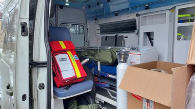 Автомобілі "швидкої" всередині Автомобілі "швидкої" всередині