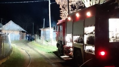 На Прикарпатті у пожежі загинули дві жінки, немовля та 9-річну дитину врятували