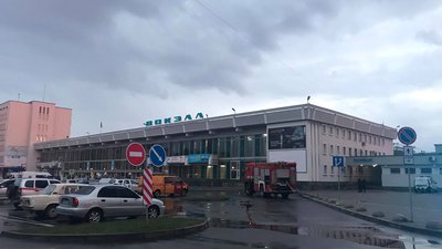 Невідомий повідомив про замінування, позвонивши на службу "103". Фото: Суспільне Поділля. Невідомий повідомив про замінування, позвонивши на службу "103". Фото: Суспільне Поділля.