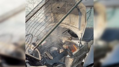Автівка волонтерів після удару