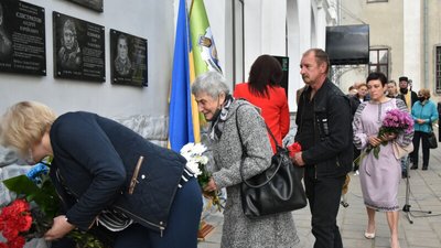 В коледжі у Луцьку відкрили сім меморіальних дошок випускникам, які загинули в АТО/ООС В коледжі у Луцьку відкрили сім меморіальних дошок випускникам, які загинули в АТО/ООС