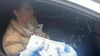 Затримання лікарки, яку підозрюють у вимаганні хабаря