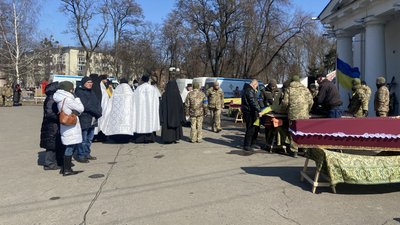 У Полтаві прощаються із загиблими військовими У Полтаві прощаються із загиблими військовими