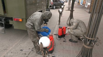 У Черкасах дезінфікують місця можливого скупчення людей