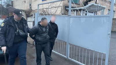 Побили військового та викрали сумку: підозрюють трьох жителів Кривого Рогу