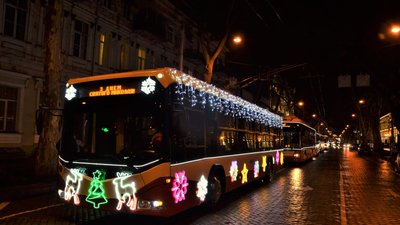 Генеральне прибирання, шансон та парад тролейбусів: як Одеса готується до свят Генеральне прибирання, шансон та парад тролейбусів: як Одеса готується до свят
