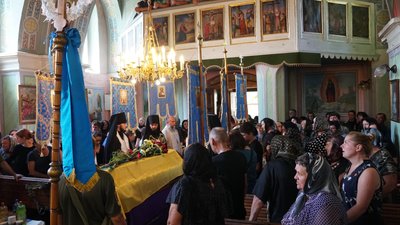 На Закарпатті попрощалися із полеглим на війні Василем Дешком На Закарпатті попрощалися із полеглим на війні Василем Дешком