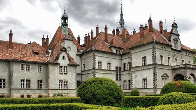 палац у Карпатах, побудований в кінці ХІХ століття австрійським графом Фрідріхом Шенборном палац у Карпатах, побудований в кінці ХІХ століття австрійським графом Фрідріхом Шенборном