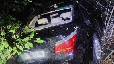 На Уманщині водій злетів з дороги та в'їхав у дерево, є травмовані