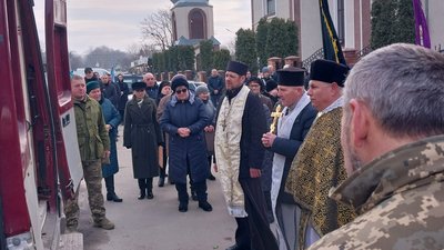Прощання з бійцем Володимиром Ростковичем у Борщеві