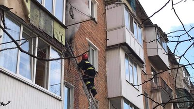 У Вінниці горіла п'ятиповерхівка: одна людина в лікарні У Вінниці горіла п'ятиповерхівка: одна людина в лікарні