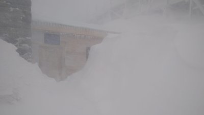 У Карпатах синоптики прогнозують значну сніголавинну небезпеку. На горі Піп Іван — хуртовина
