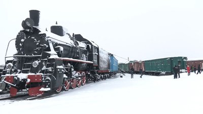 На залізничній колії біля села Пам’ятне вшанували героїв, які 103 роки тому загинули під Крутами