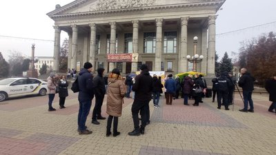 На майдані у Тернополі розпочали акцію проти насильства На майдані у Тернополі розпочали акцію проти насильства