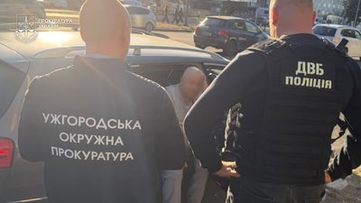 В Ужгороді експрацівника ТЦК підозрюють у отриманні 4 тисяч доларів за зняття з розшуку