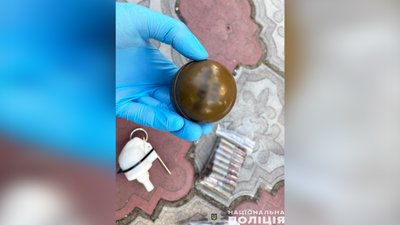 Правоохоронці вилучили у жителя Чернігівщини зброю та боєприпаси: що йому загрожує Правоохоронці вилучили у жителя Чернігівщини зброю та боєприпаси: що йому загрожує