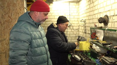 У кожної автівки — своя історія: черкаські комунальники ремонтують транспорт для фронту