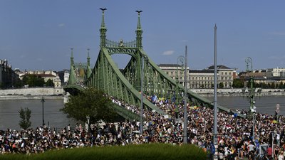 У Будапешті провели ЛГБТ-прайд і виступили проти політики президента У Будапешті провели ЛГБТ-прайд і виступили проти політики президента
